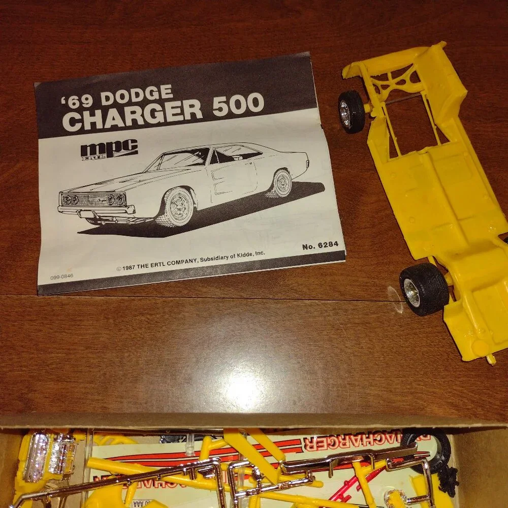1969 Dodge Charger 500 MPC Ertl Model Car 1/25 Scale - Picture 5 of 7